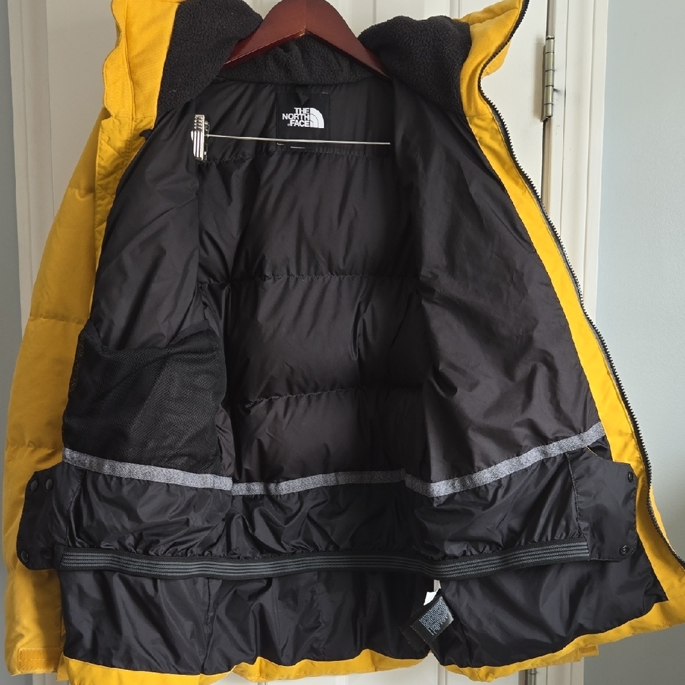 The North Face Women's Mustard Puffer Jacket - Picture 4 of 5